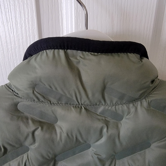 Old Navy Sherpa-lined Puffer Vest - Picture 4 of 9